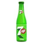 7Up مشروب غازي 7Up، زجاجة زجاجية، 250 مل